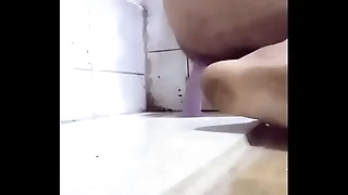 Dándole acostado